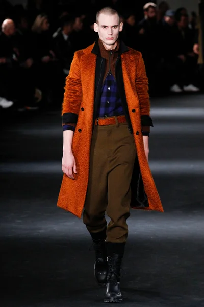 Look 19